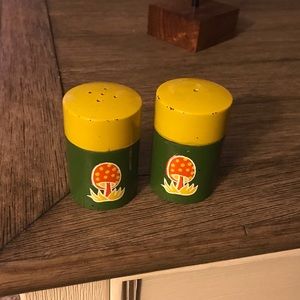 Vintage salt and pepper plastic shakers.